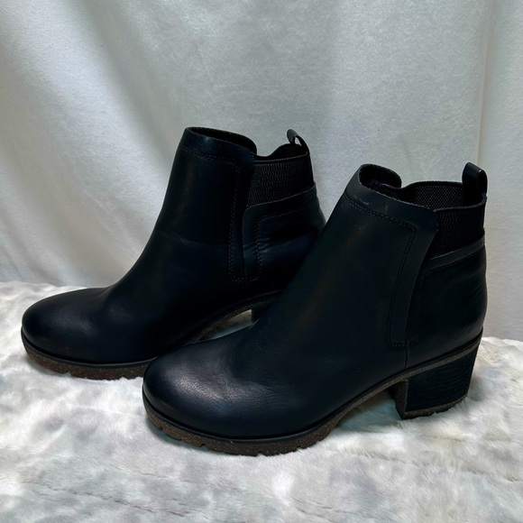 Korks Shoes - New Kork-Ease Black Pull Up Ankle Boots 8.5